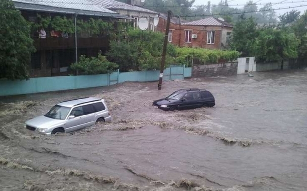 Наводнение в Грузии: Ливни затопили города черноморского побережья (фото, видео)