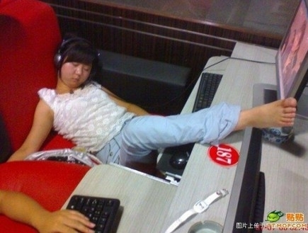 Китаянку вважали мертвою 10 років, натомість вона жила в інтернет-кафе і грала у відеоігри