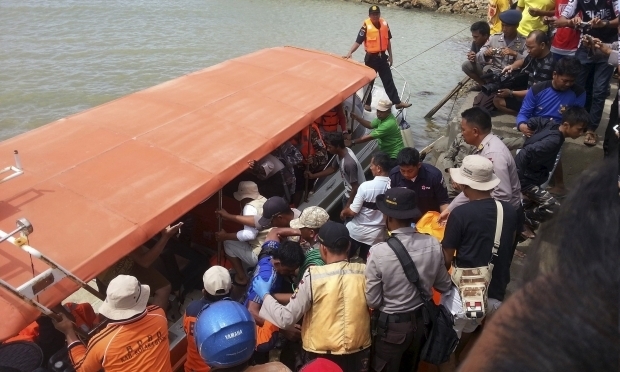 В Индонезии затонуло судно: более 80 человек пропали без вести