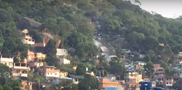 У Бразилії частина скелі обвалилася на житлові будинки, оголошено надзвичайний стан, - ВІДЕО
