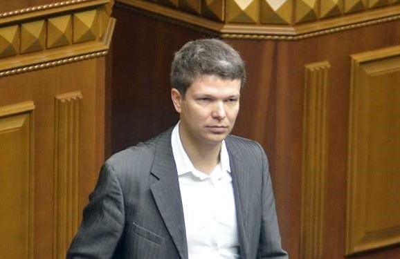 Нардеп Ємець обіцяє скласти мандат, якщо Мартиненко втече