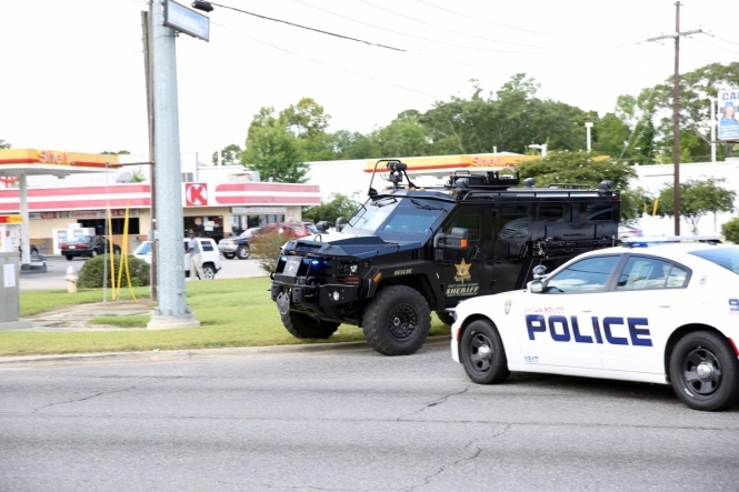 В Луизиане неизвестный застрелил троих полицейских