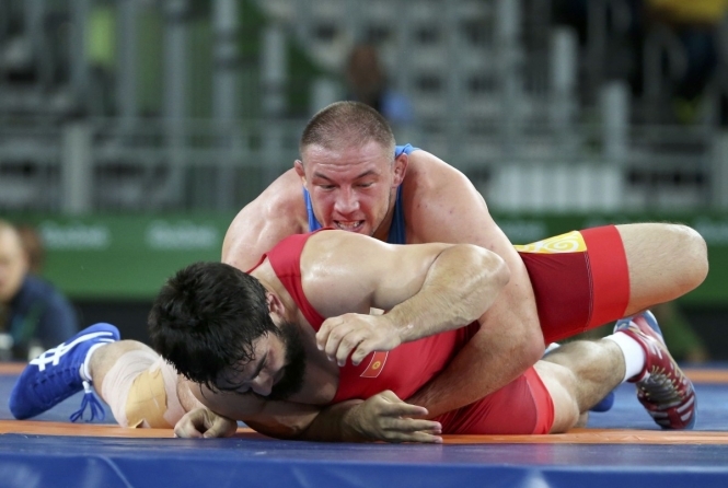 Украинский борец проиграл в полуфинале и будет бороться за бронзу Олимпиады