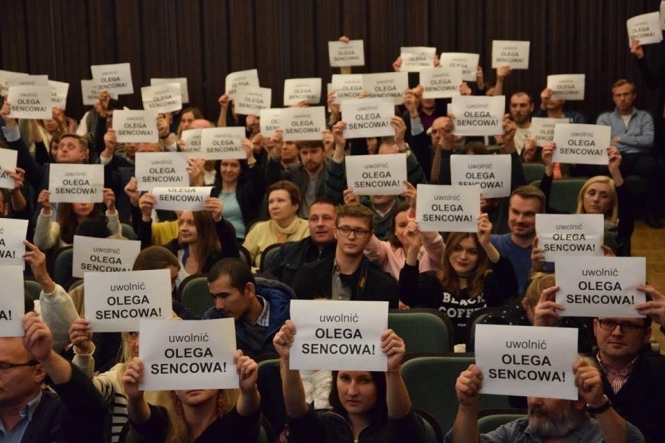 На кинофестивале в Варшаве устроили акцию в поддержку Сенцова