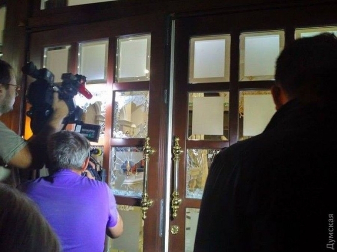 В Одесі поліція затримала більше 20 осіб, які влаштували перестрілку в готелі 