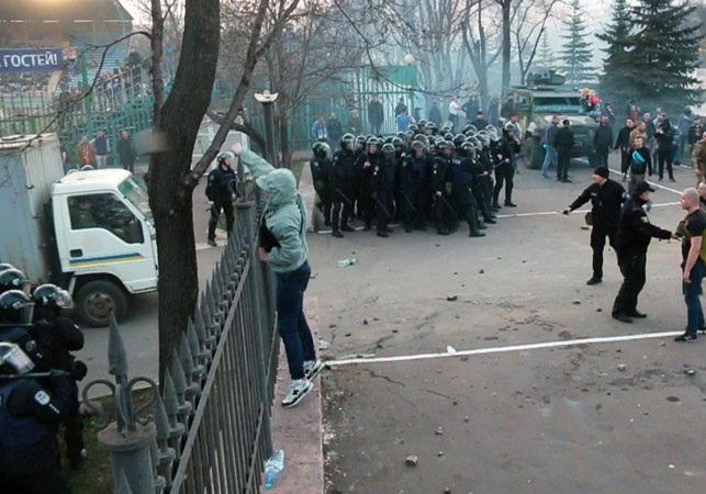 Столкновения в Киеве: пострадали девять полицейских
