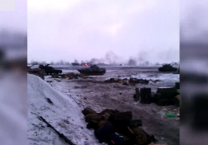 Украинские бойцы подбили под Дебальцево не менее 4 танка террористов, - видео