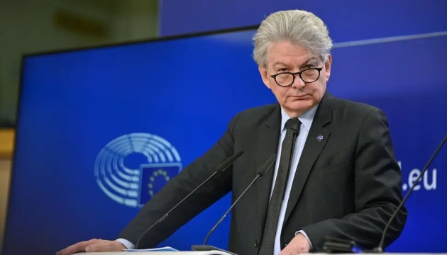 Єврокомісар закликав перевести оборонну промисловість ЄС на воєнні рейки