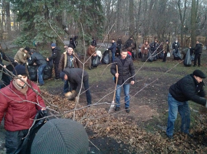 Активісти Євромайдану провели акцію "Очистимо Київ від антимайдану" (фото)