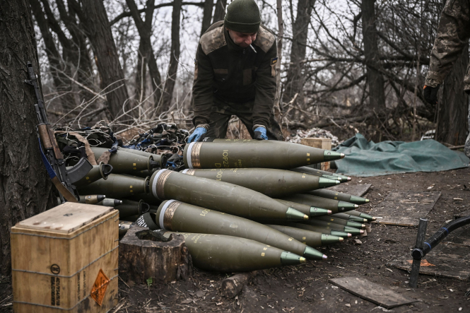 Україна незабаром отримає 155-мм артснаряди, знайдені президентом Чехії – Bloomberg
