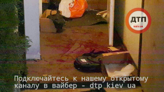 В центре Киева из огнестрельного оружия тяжело ранили мужчину и женщину