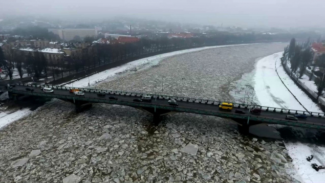 На реках Украины начинается ледоход