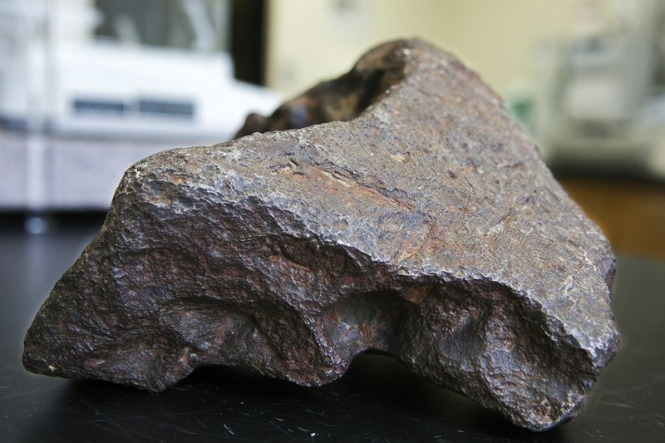 Американец несколько десятилетий подпирал дома двери метеоритом за $ 100 тысяч