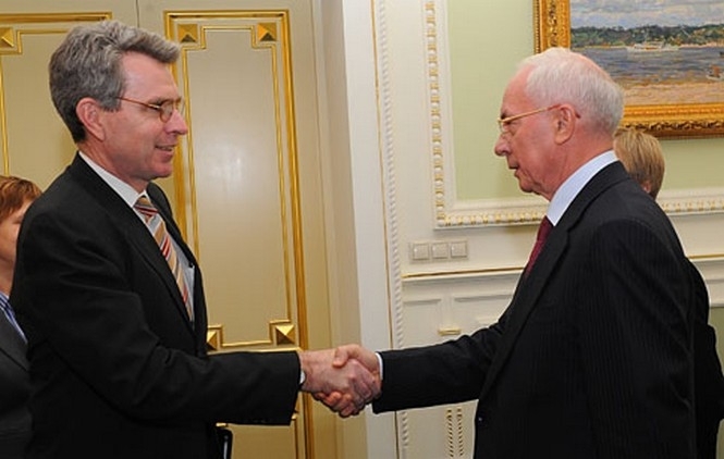 Посол США - Азарову: угода з ЄС збільшить американські інвестиції в Україну