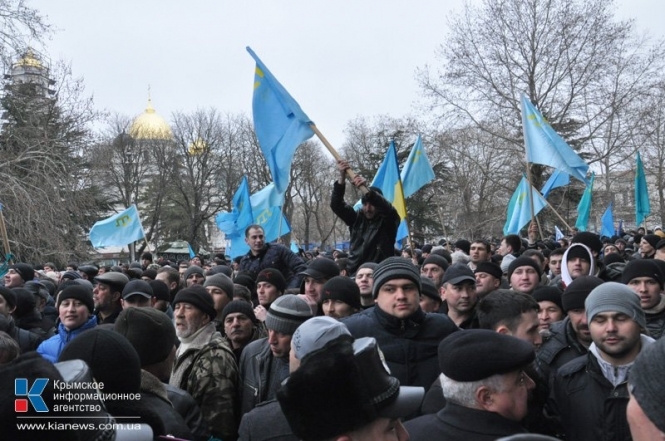 Возле ВР в Крыму схватки: активисты требуют переноса сессии 