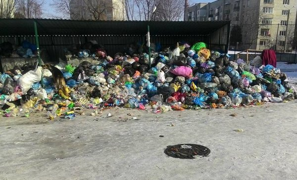Дрогобич на Львівщині другий місяць перебуває у сміттєвій блокаді