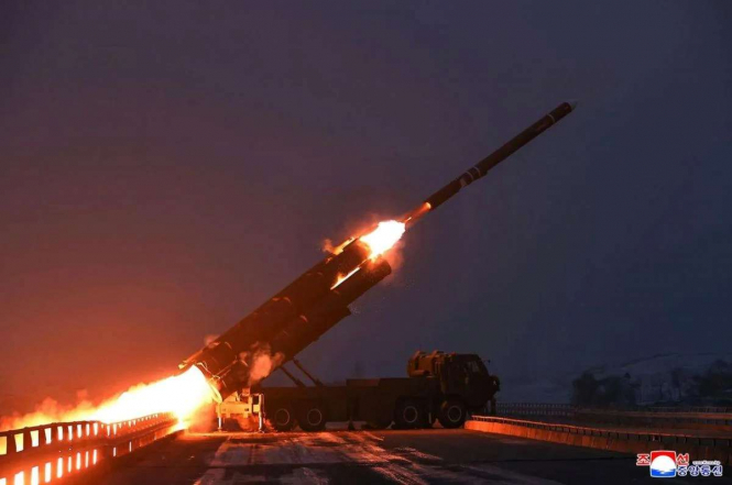 Кім Чен Ин випробував стратегічні крилаті ракети над Західним морем