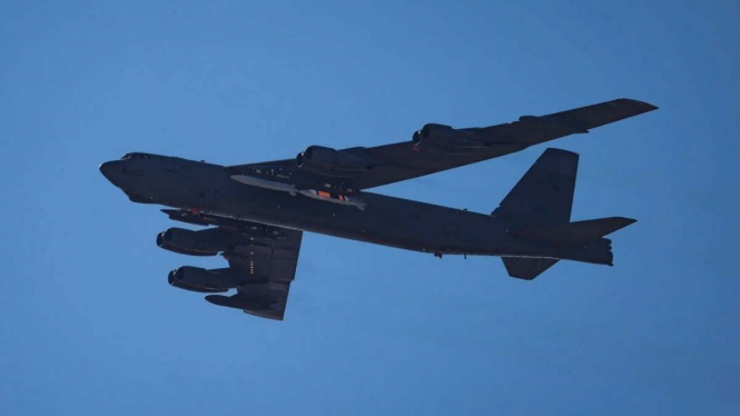 Американський бомбардувальник B-52 побачили з новими ядерними ракетами