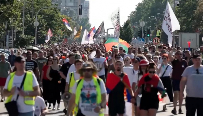У Сербії тисячі людей вийшли на антиурядовий мітинг