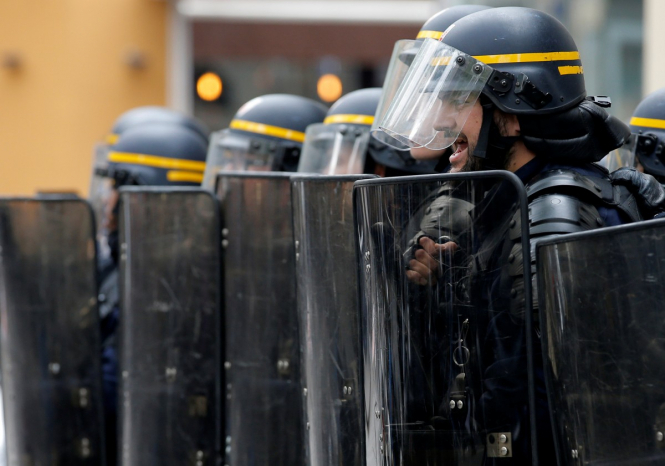 В Париже на протестах против президентских выборов произошли столкновения с полицией, - ФОТО