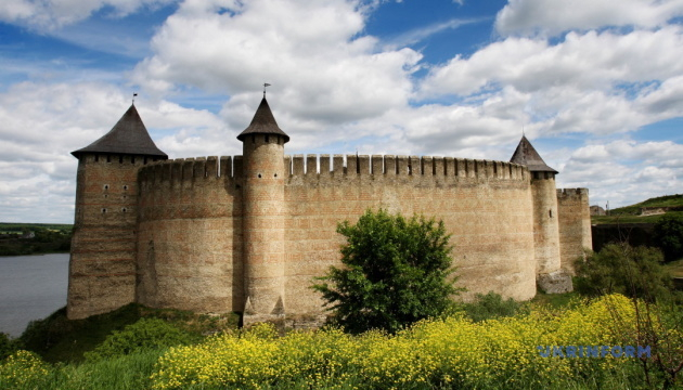 На противоаварийные работы в Хотинской крепости выделили 8500000 гривен