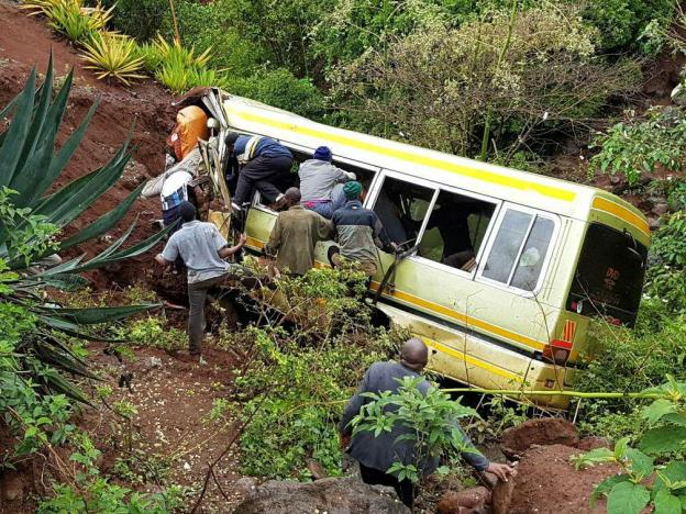 35 человек погибли в результате аварии школьного автобуса в Танзании