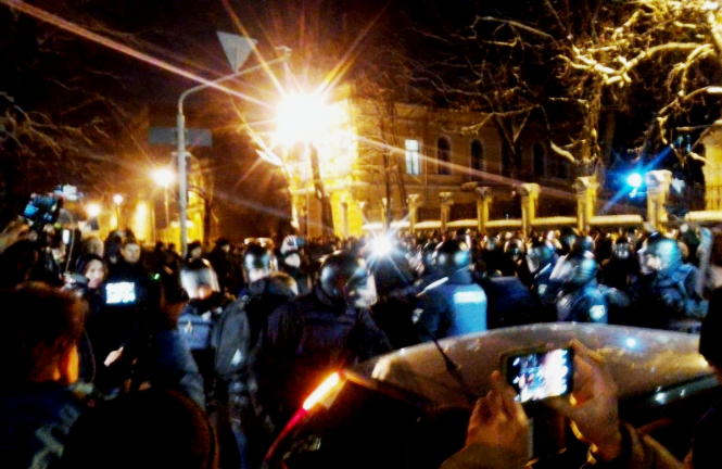 Протест возле АП в Киеве: милиция задержала нескольких сторонников Саакашвили, - ФОТО