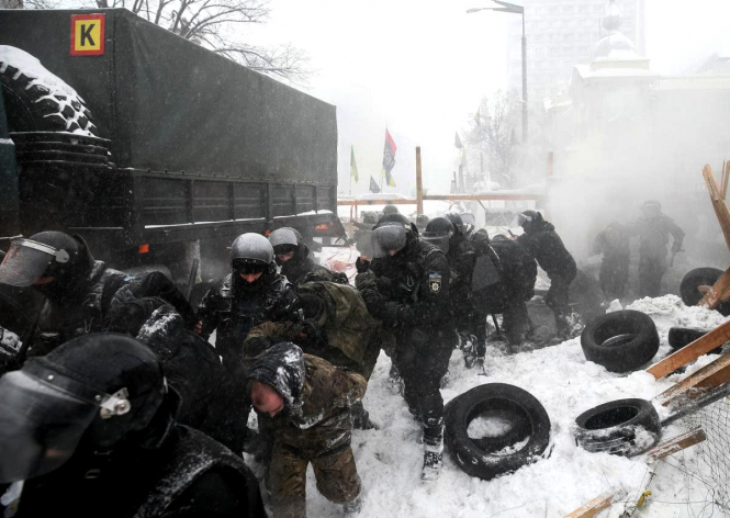 Украинская оппозиция осудила зачистку палаточного городка возле Рады