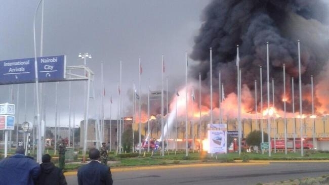 Міжнародний аеропорт Найробі горить