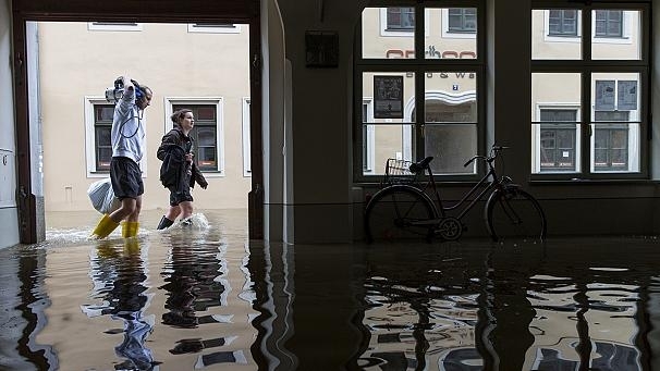 Угорщина в очікуванні потопу: люди масово покидають оселі