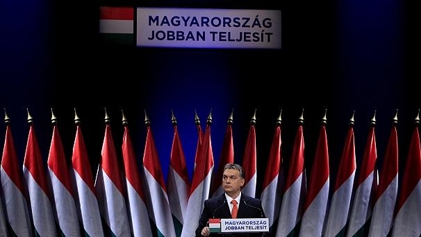 Будапешт вп'яте за два роки переписує Конституцію, щоб відповідати вимогам ЄС