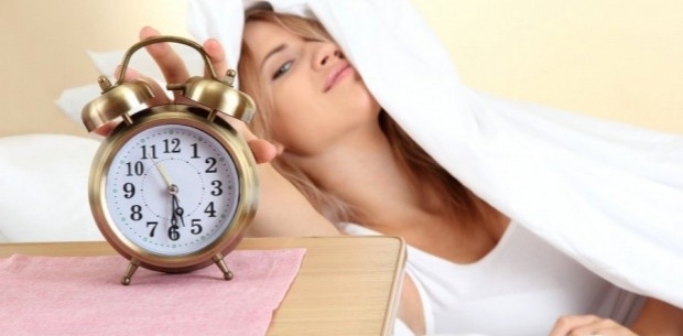 Ученые объяснили, почему вредно спать долго на выходных