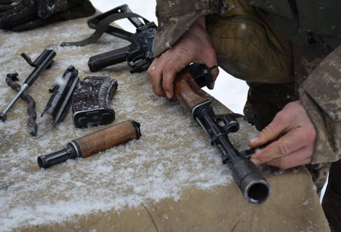 Возле Славянска двух украинских военных задержали после стрельбы