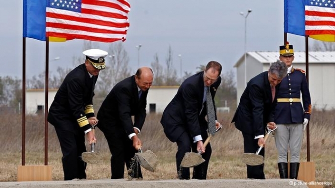 НАТО і США заклали в Румунії перший камінь у фундамент бази ПРО