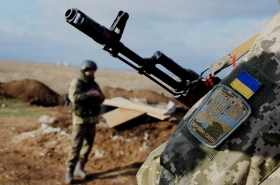 Сутки на Донбассе: 12 обстрелов, одного военного ранили