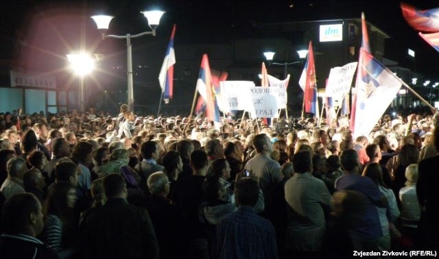 Десятки тисяч людей протестують проти влади у Боснії та Герцеговині