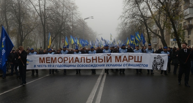 ПР звезла на проплачений антифашистський марш студентів і пенсіонерів з усієї України