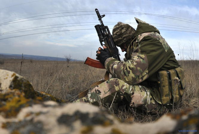 Украинский военный погиб от пули снайпера вблизи Верхнеторецком, - штаб АТО