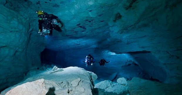 Глибоко під землею науковці виявили найдавніший резервуар з водою