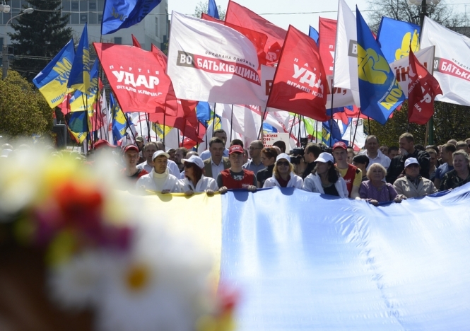 Опозиція змінює маршрут акції "Вставай, Україно!" і планує йти назустріч регіоналам