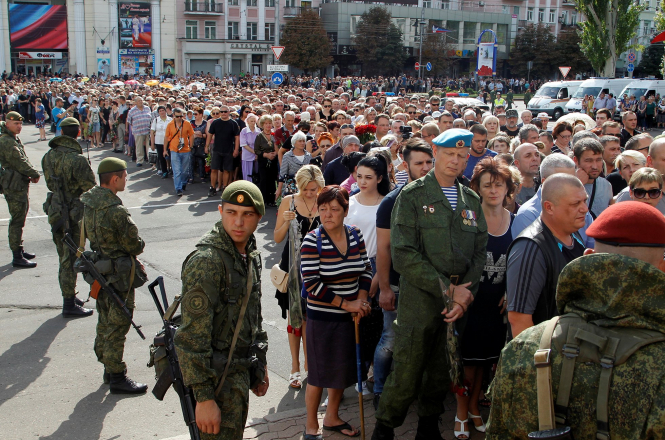 ОБСЕ: похороны Захарченко охраняло более 100 боевиков с автоматами