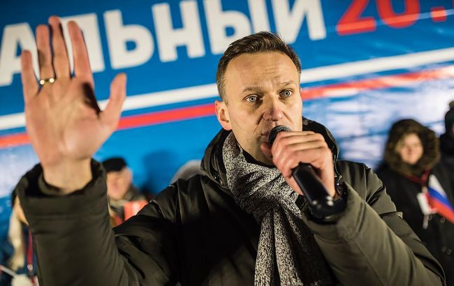 Навальний впав у кому
