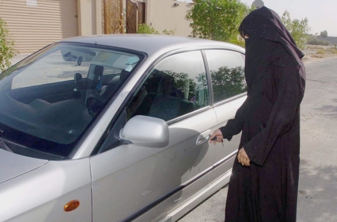 У Саудівській Аравії жінок покарали за водіння авто
