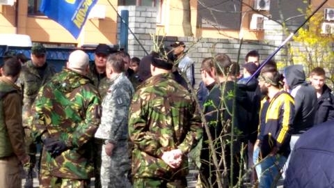 Вооруженные люди во главе с помощником Корбана захватили Днепропетровский суд