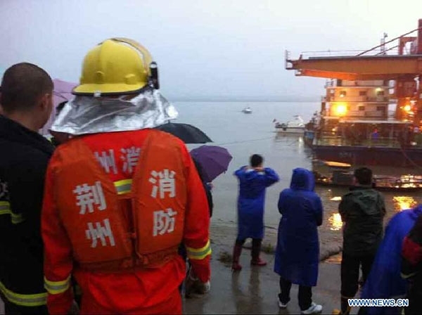 В Китае затонул теплоход: на борту находилось более 450 человек