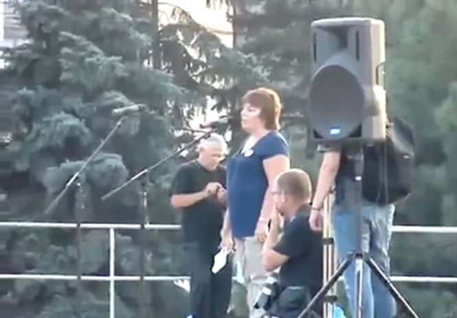 ДНР нам не поможет - оставьте иллюзии! - учительница русского языка на митинге в Мариуполе