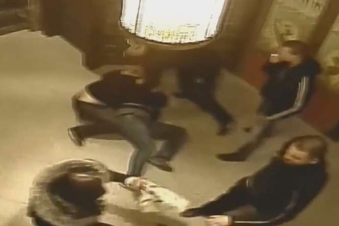 В Херсоне пьяные милиционеры избили двух человек, - видео