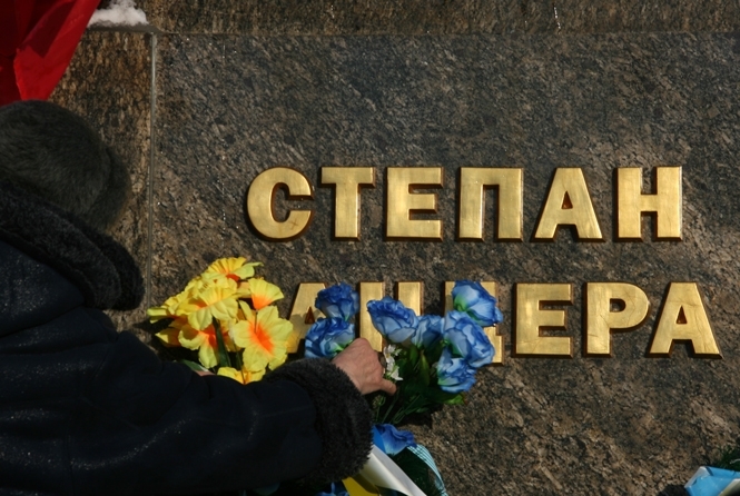Украинцы больше любят Бандеру, чем Путина, - опрос 