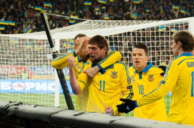 Сборные России и Украины по футболу будут разведены при жеребьевке группового этапа Евро-2016