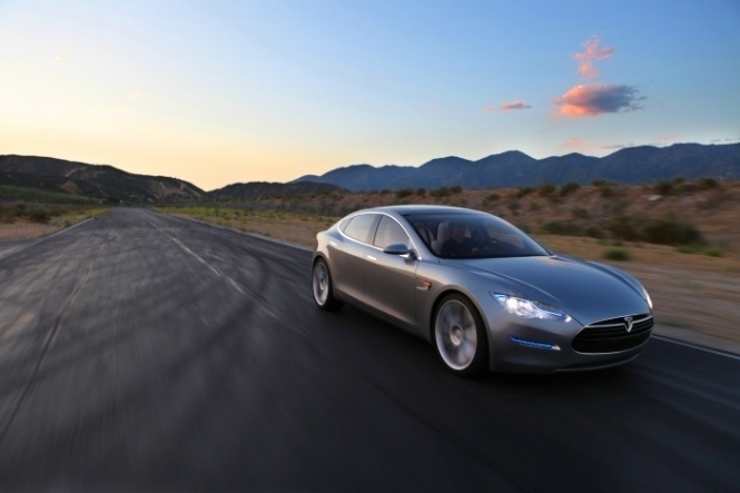 Маск обіцяє, що електрокари Tesla заряджатимуться до 10 хвилин
